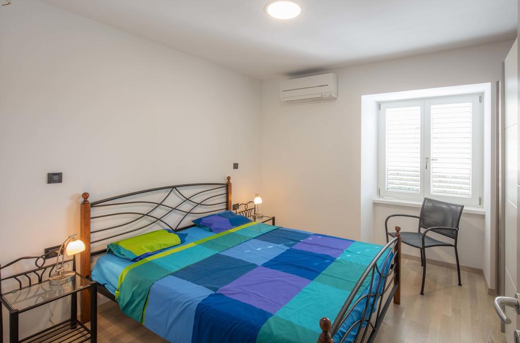 Apartments Villa Adrienne มาลีโลชินจ์ ภายนอก รูปภาพ