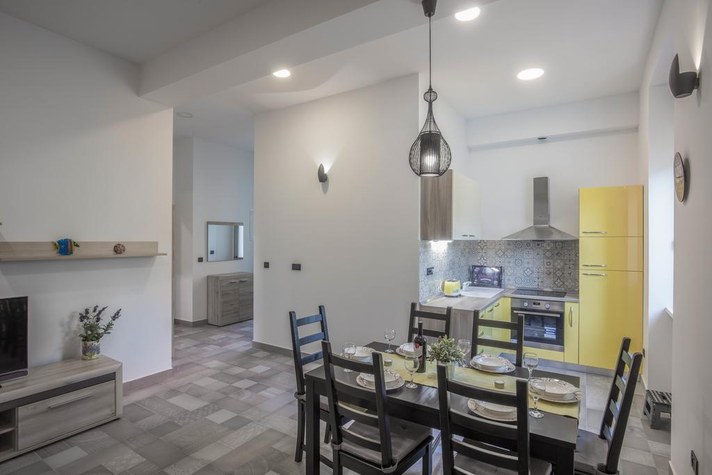 Apartments Villa Adrienne มาลีโลชินจ์ ภายนอก รูปภาพ