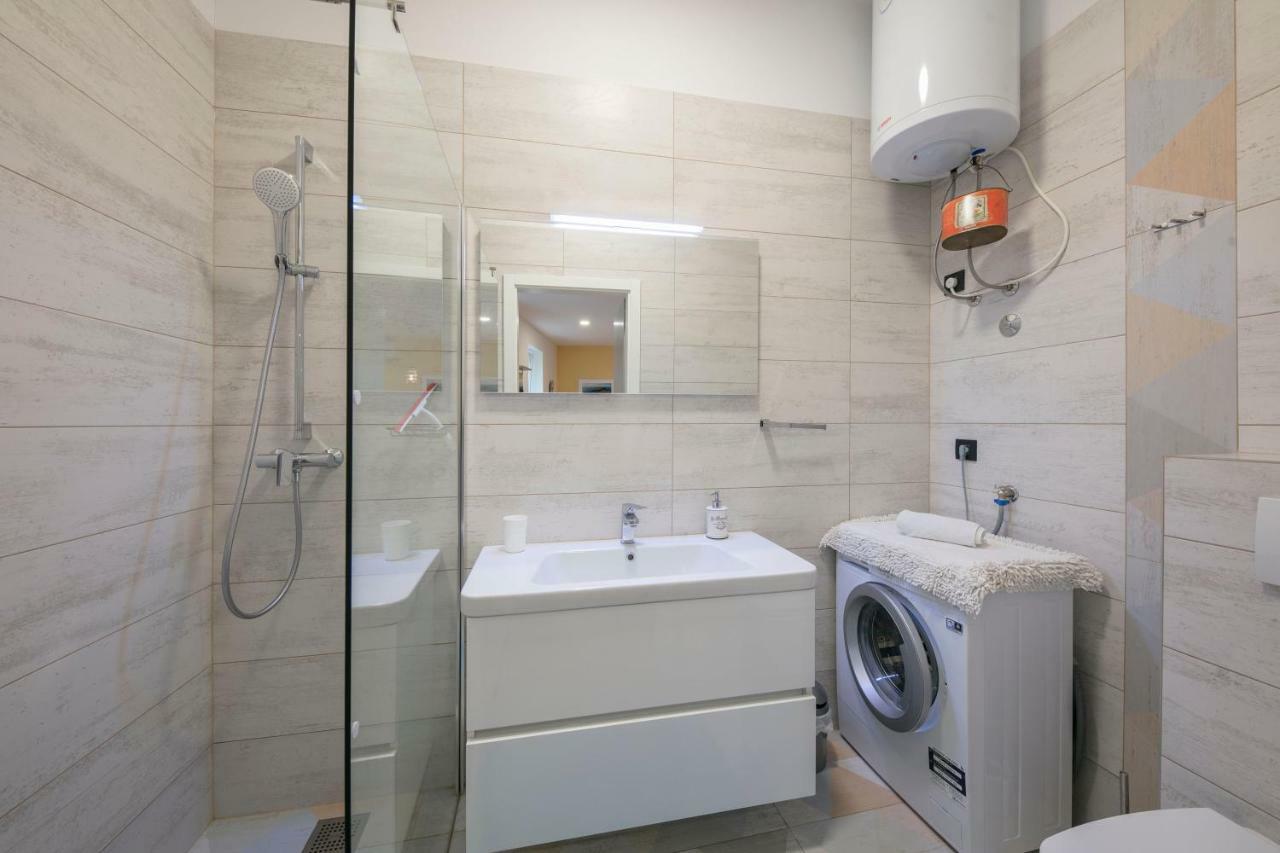 Apartments Villa Adrienne มาลีโลชินจ์ ภายนอก รูปภาพ
